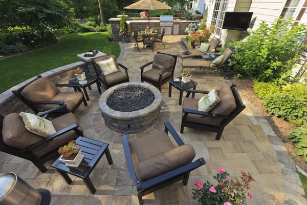 outdoor kitchen with TV