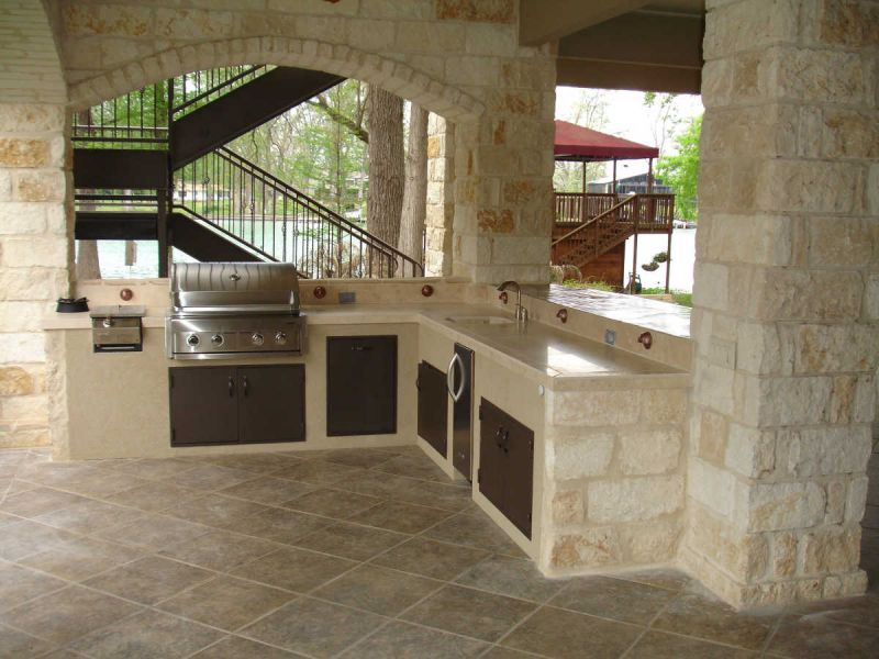 3 BENEFITS OF BUILDING AN OUTDOOR KITCHEN